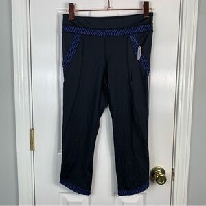 Adore Me Activewear Crochet Trim Capri Cropped Leggings Size Medium